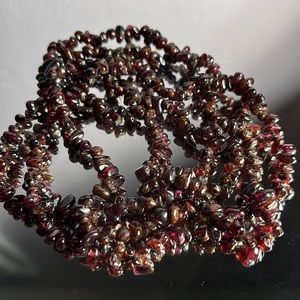 TUMBLED GARNET NECKLACE